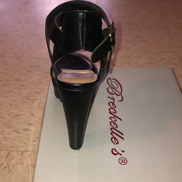 Shoe - Picture 2 of 5